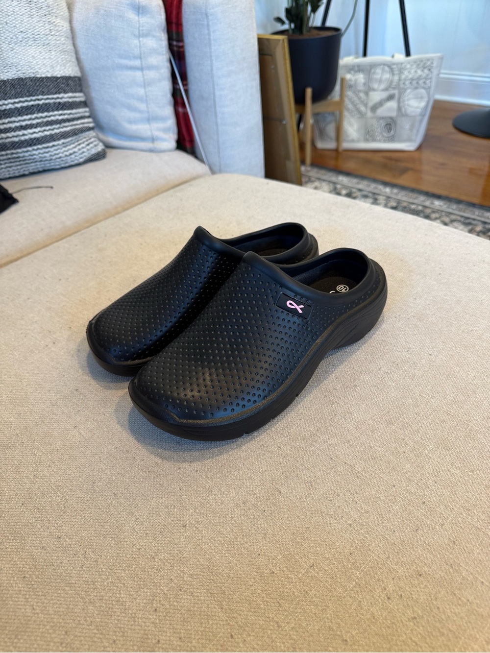 JEFFRICO Women Breathable Clogs Shoes, Black, Breast Cancer Awareness Sz 10 NWOT